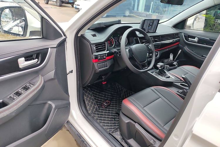 Used FORTHING T5 2021 1.5T Automatic Comfort Version Interior 2