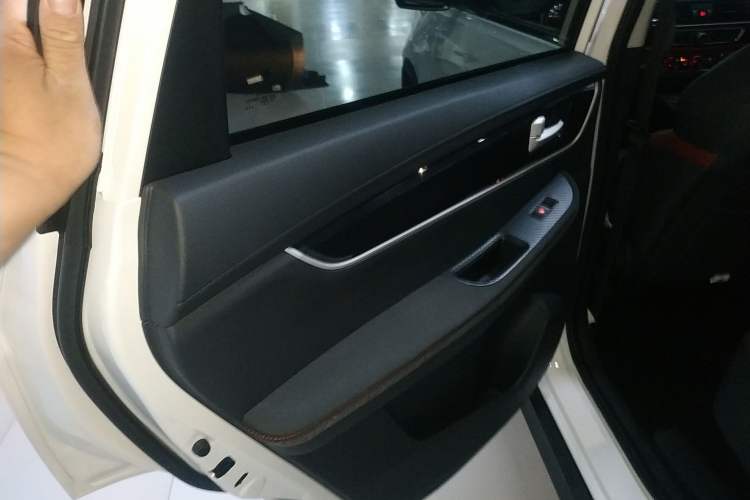 Used FORTHING T5 2021 Revised 1.6L Manual Comfort Version Interior 8