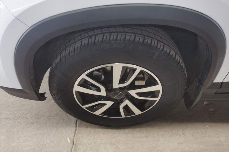 Used FORTHING T5 2021 1.5T Automatic Comfort Version Left Front Wheel Hub