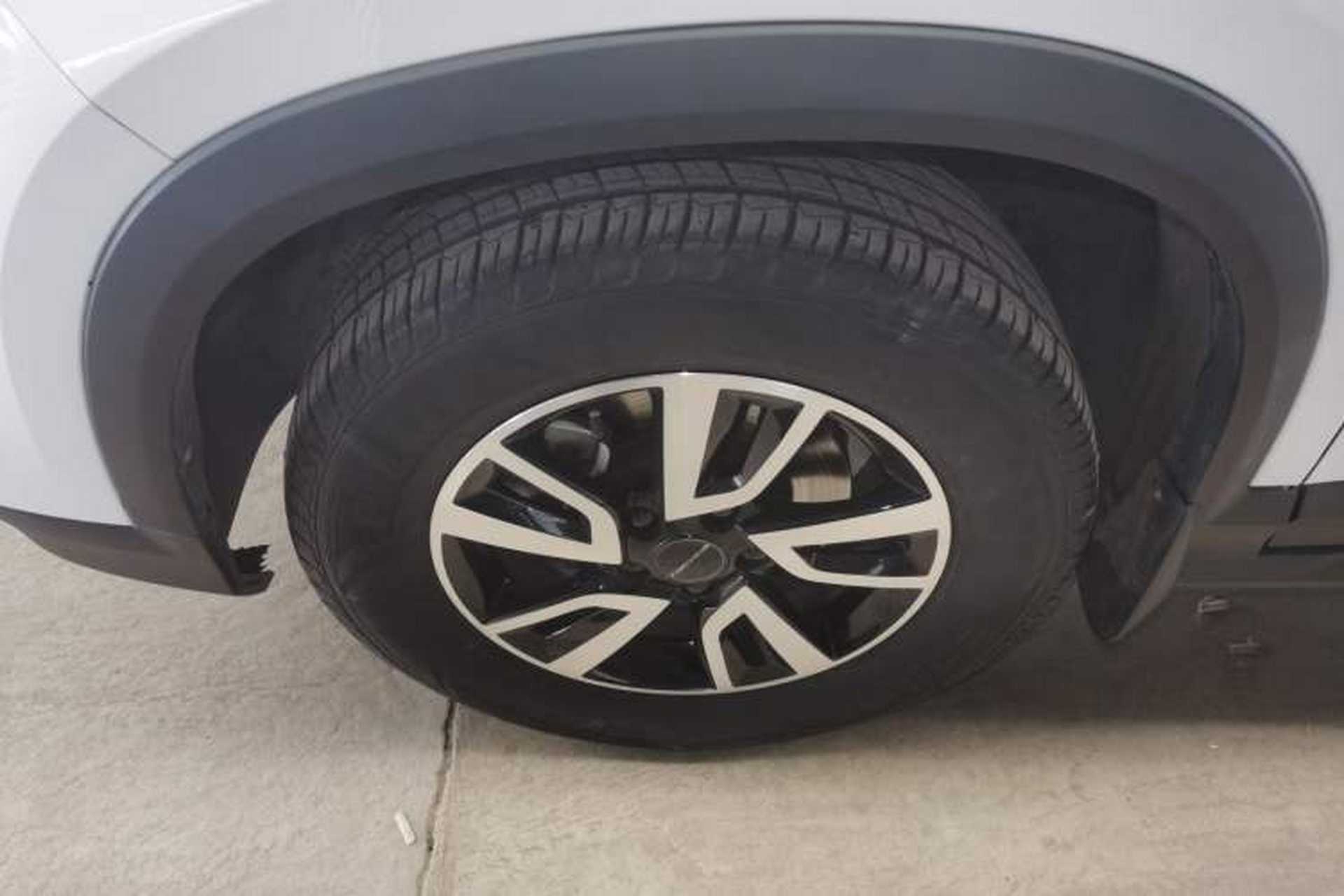 Used FORTHING T5 2021 1.5T Automatic Comfort Version Left Front Wheel Hub