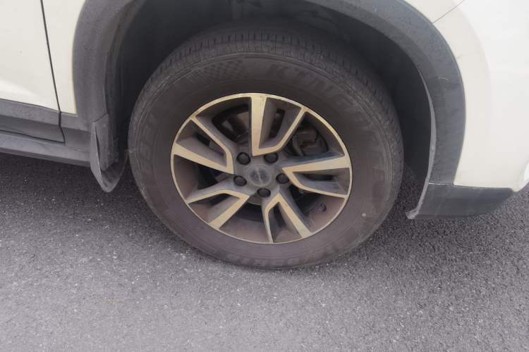Used FORTHING T5 2021 1.5T Automatic Comfort Version Right Front Wheel Hub