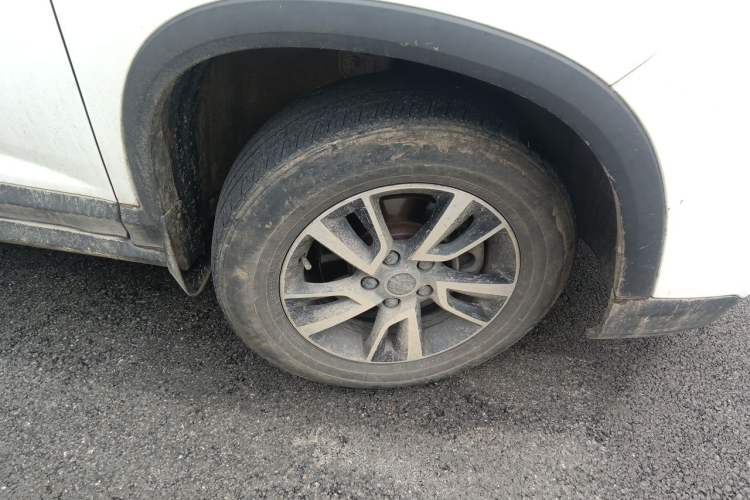 Used FORTHING T5 2021 1.5T Automatic Comfort Version Right Front Wheel Hub