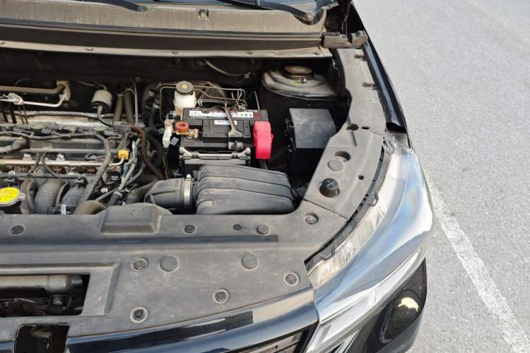 Used FORTHING T5 2022 Grand Edition 1.6L Manual Dream-Chasing Five-Seat Model Engine Bay Left