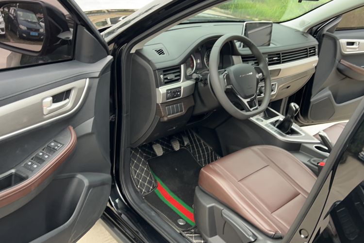 Used FORTHING T5 2022 Grand Edition 1.6L Manual Dream-Chasing Five-Seat Model Interior 1
