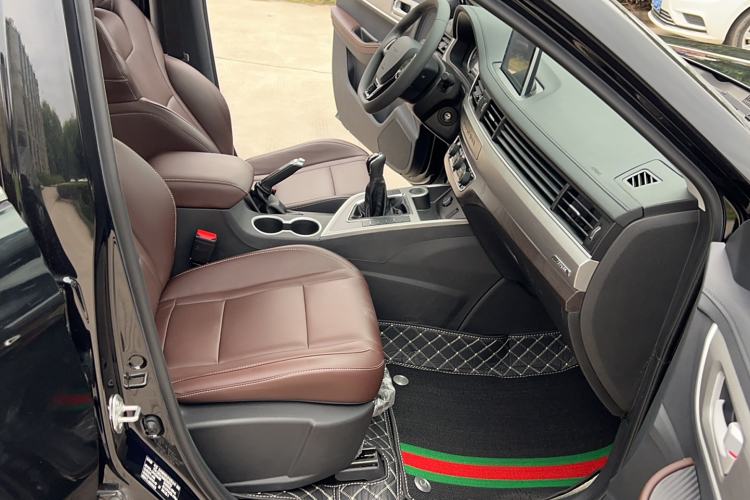 Used FORTHING T5 2022 Grand Edition 1.6L Manual Dream-Chasing Five-Seat Model Interior 2