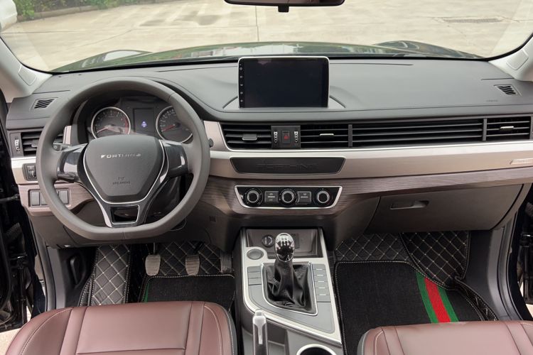 Used FORTHING T5 2022 Grand Edition 1.6L Manual Dream-Chasing Five-Seat Model Interior 3