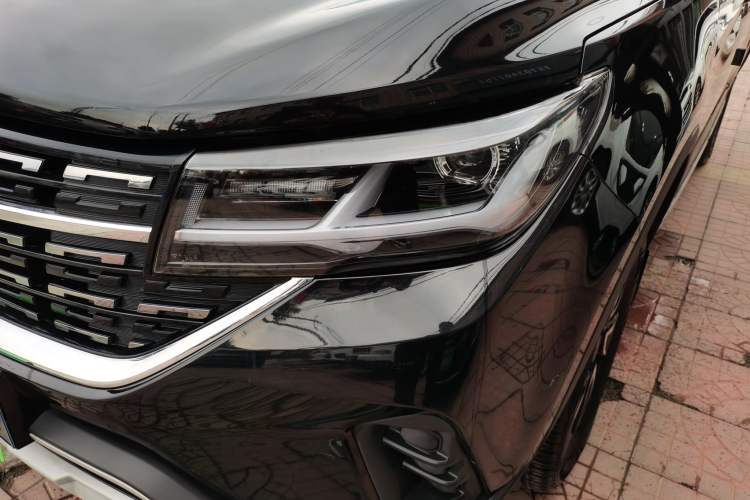 Used FORTHING T5 2022 Grand Edition 1.6L Manual Dream-Chasing Five-Seat Model Left Front Headlight