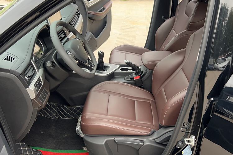 Used FORTHING T5 2022 Grand Edition 1.6L Manual Dream-Chasing Five-Seat Model Left Front Seat