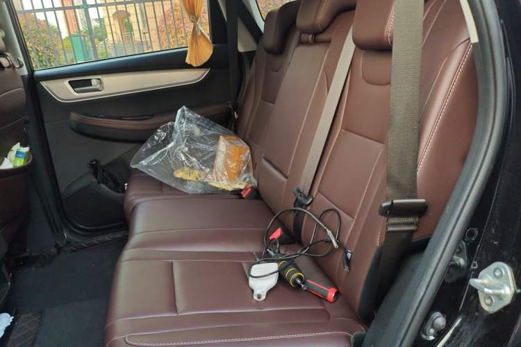 Used FORTHING T5 2022 Grand Edition 1.6L Manual Dream-Chasing Five-Seat Model Left Rear Seat
