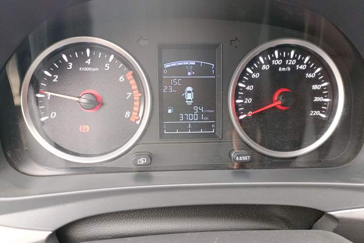 Used FORTHING T5 2022 Grand Edition 1.6L Manual Dream-Chasing Five-Seat Model Odometer Close Up