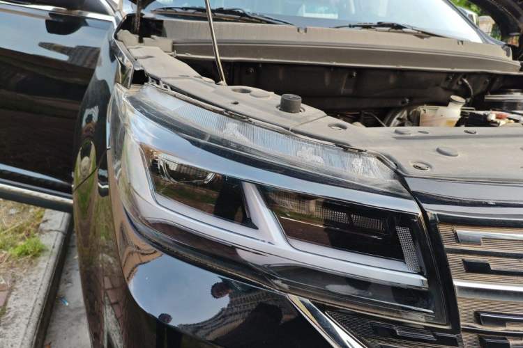 Used FORTHING T5 2022 Grand Edition 1.6L Manual Dream-Chasing Five-Seat Model Right Front Headlight