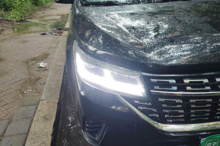 Used FORTHING T5 2022 Grand Edition 1.6L Manual Dream-Chasing Five-Seat Model Right Front Headlight