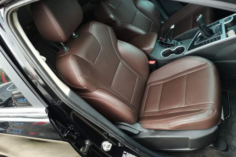 Used FORTHING T5 2022 Grand Edition 1.6L Manual Dream-Chasing Five-Seat Model Right Front Seat