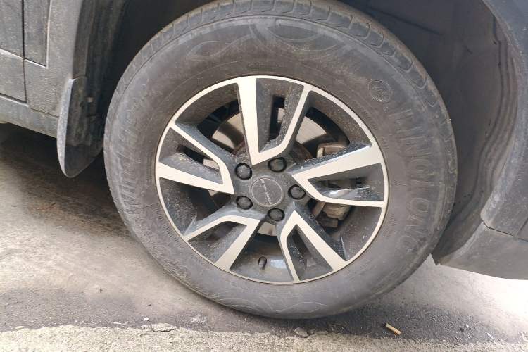 Used FORTHING T5 2022 Grand Edition 1.6L Manual Dream-Chasing Five-Seat Model Right Front Wheel Hub