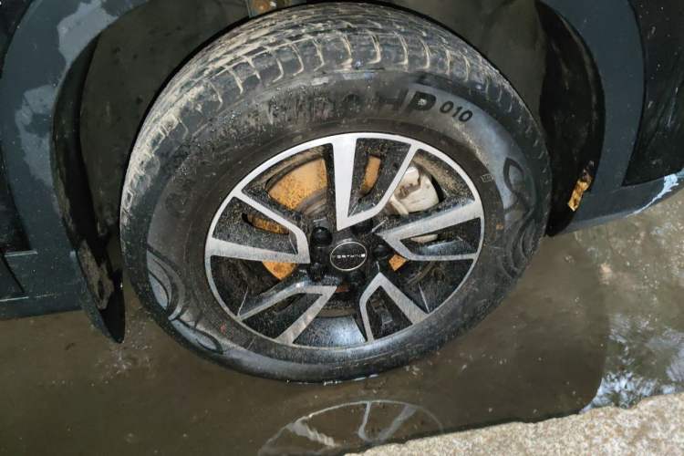 Used FORTHING T5 2022 Grand Edition 1.6L Manual Dream-Chasing Five-Seat Model Right Front Wheel Hub