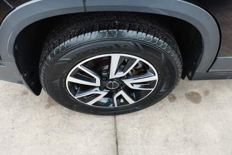 Used FORTHING T5 2022 Grand Edition 1.6L Manual Dream-Chasing Five-Seat Model Right Rear Wheel Hub