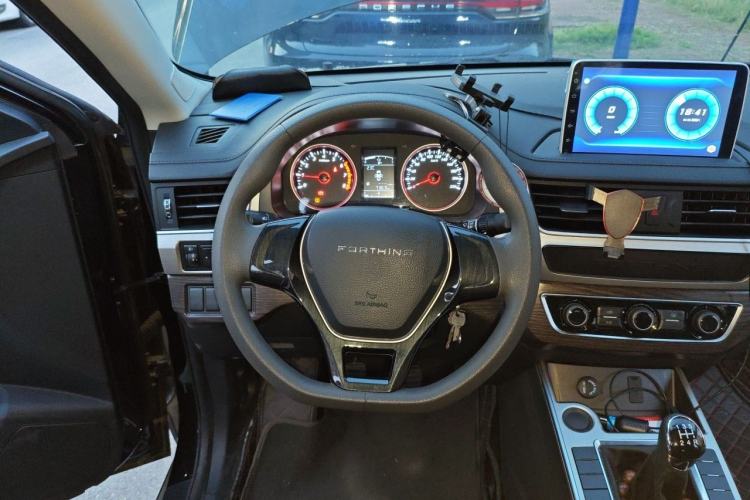 Used FORTHING T5 2022 Grand Edition 1.6L Manual Dream-Chasing Five-Seat Model Steering Wheel