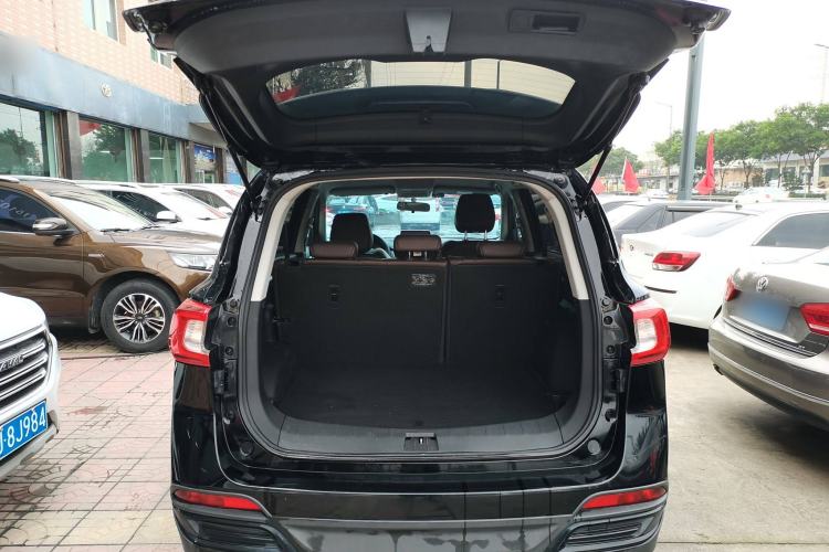 Used FORTHING T5 2022 Grand Edition 1.6L Manual Dream-Chasing Five-Seat Model Trunk