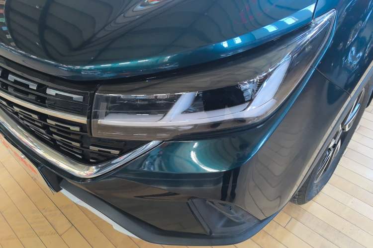 Used FORTHING T5 2022 Grand Edition 1.6L Manual Dream-Chasing Five-Seat Model Left Front Headlight