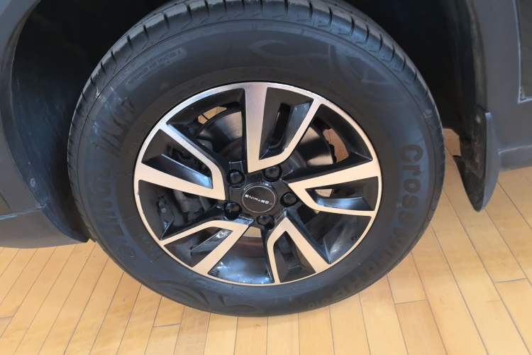 Used FORTHING T5 2022 Grand Edition 1.6L Manual Dream-Chasing Five-Seat Model Left Front Wheel Hub