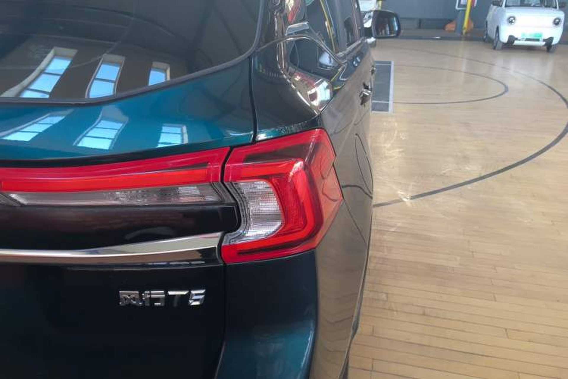 Used FORTHING T5 2022 Grand Edition 1.6L Manual Dream-Chasing Five-Seat Model Right Rear Taillight