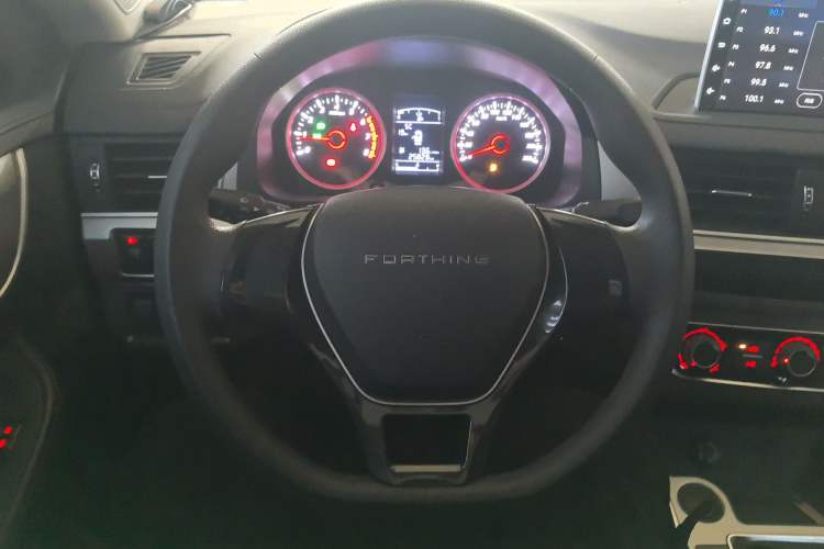 Used FORTHING T5 2022 Grand Edition 1.6L Manual Dream-Chasing Five-Seat Model Steering Wheel