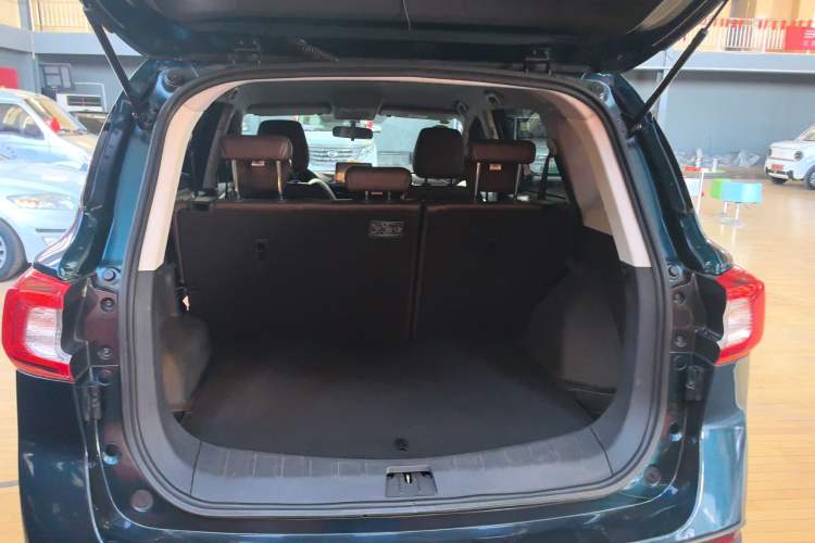 Used FORTHING T5 2022 Grand Edition 1.6L Manual Dream-Chasing Five-Seat Model Trunk