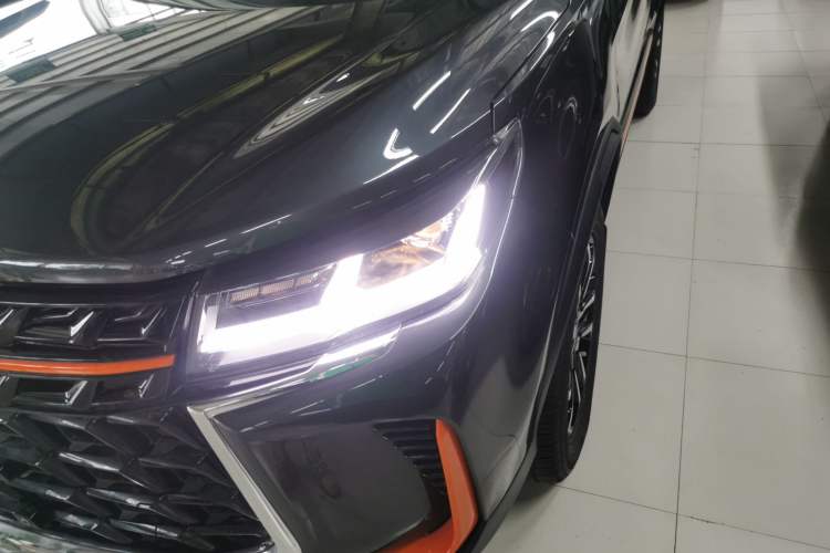 Used FORTHING T5 2022 Mach Edition 1.5T DCT High-Performance Five-Seater Left Front Headlight