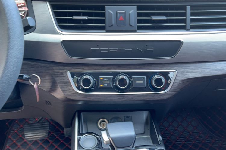 Used FORTHING T5 2022 Shengshi Edition 1.5T Automatic Dream Version Five Seats Audio And AC Panel
