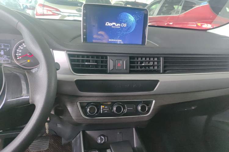 Used FORTHING T5 2022 Shengshi Edition 1.5T Automatic Dream Version Five Seats Audio And AC Panel