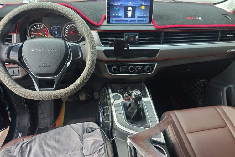 Used FORTHING T5 2022 Grand Edition 1.6L Manual Dream-Chasing Five-Seat Model Center Console