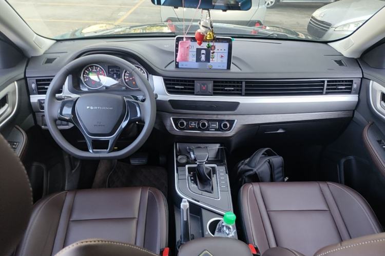 Used FORTHING T5 2022 Shengshi Edition 1.5T Automatic Dream Version Five Seats Center Console