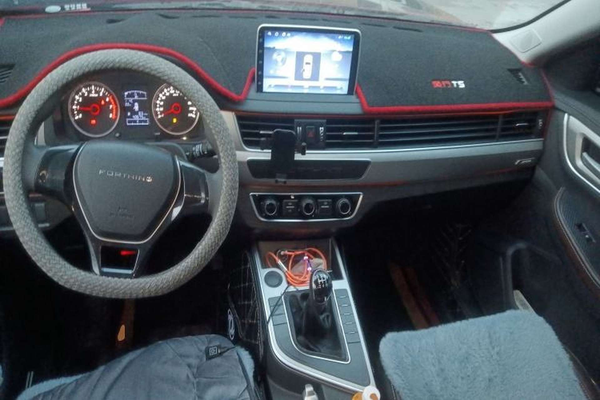 Used FORTHING T5 2022 Grand Edition 1.6L Manual Dream-Chasing Five-Seat Model Center Console