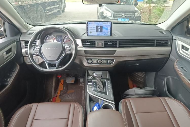 Used FORTHING T5 2022 Grand Edition 1.5T Automatic – Exclusive Seven-Seater for Key Accounts Center Console