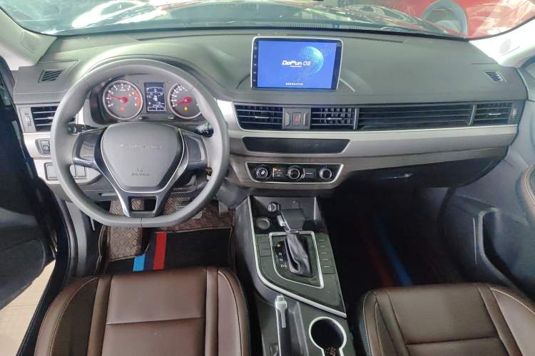 Used FORTHING T5 2022 Shengshi Edition 1.5T Automatic Dream Version Five Seats Center Console