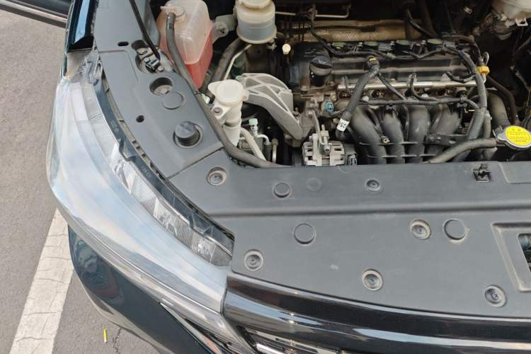 Used FORTHING T5 2022 Grand Edition 1.6L Manual Dream-Chasing Five-Seat Model Engine Bay Right