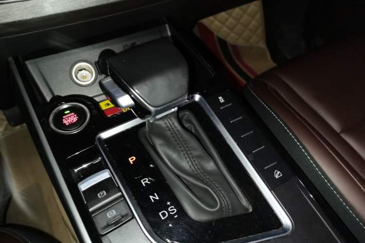 Used FORTHING T5 2022 Grand Edition 1.5T Automatic - FarDream Version 7 Seats Gear Lever