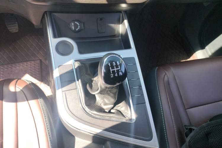 Used FORTHING T5 2022 Grand Edition 1.6L Manual Dream-Chasing Five-Seat Model Gear Lever