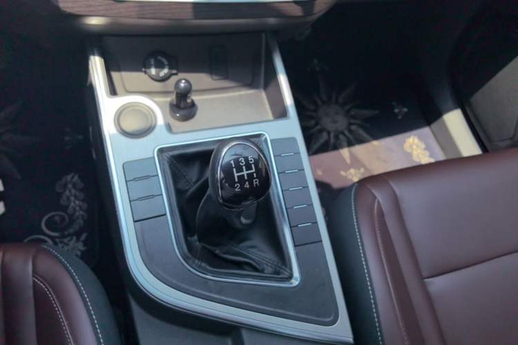 Used FORTHING T5 2022 Grand Edition 1.6L Manual Dream-Chasing Five-Seat Model Gear Lever