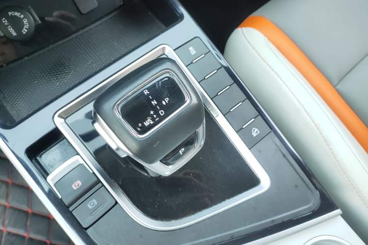 Used FORTHING T5 2022 Mach Edition 1.5T DCT Performance Model with Five Seats Gear Lever