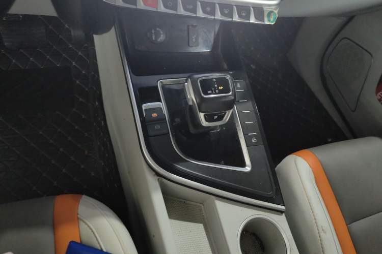 Used FORTHING T5 2022 Mach Edition 1.5T DCT Performance Model with Five Seats Gear Lever