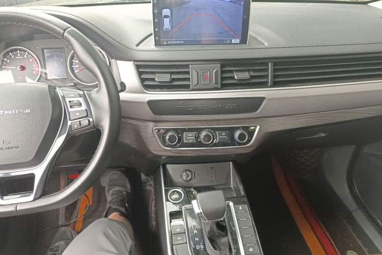 Used FORTHING T5 2022 Grand Edition 1.5T Automatic – Exclusive Seven-Seater for Key Accounts Gear Lever