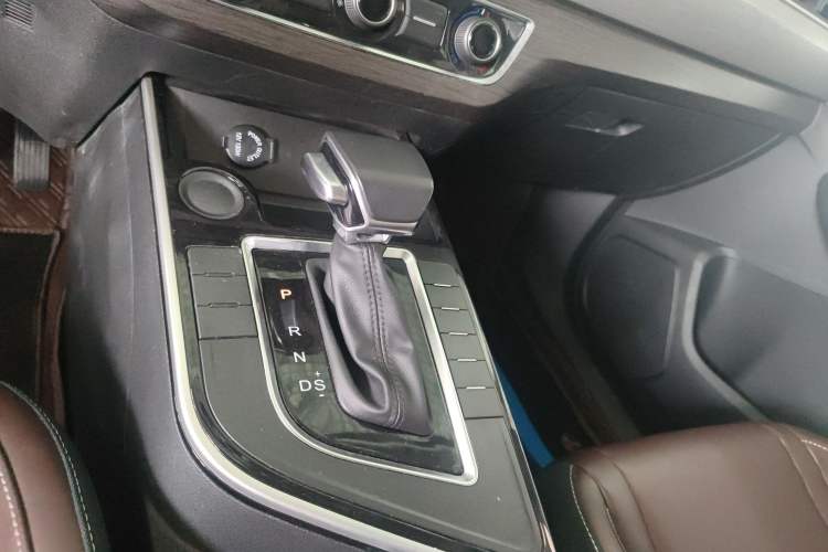 Used FORTHING T5 2022 Shengshi Edition 1.5T Automatic Dream Version Five Seats Gear Lever