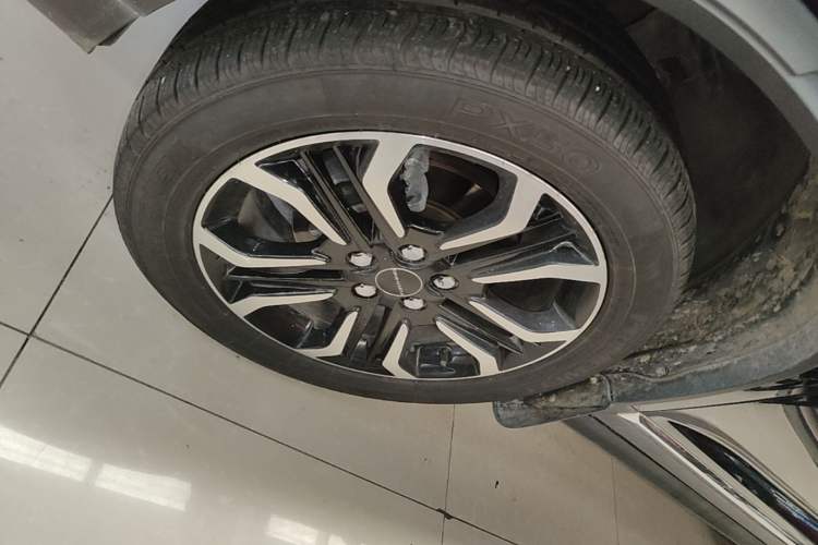 Used FORTHING T5 2022 Shengshi Version 1.5T Automatic - Yuanmeng Edition 5 Seats Left Front Wheel Hub
