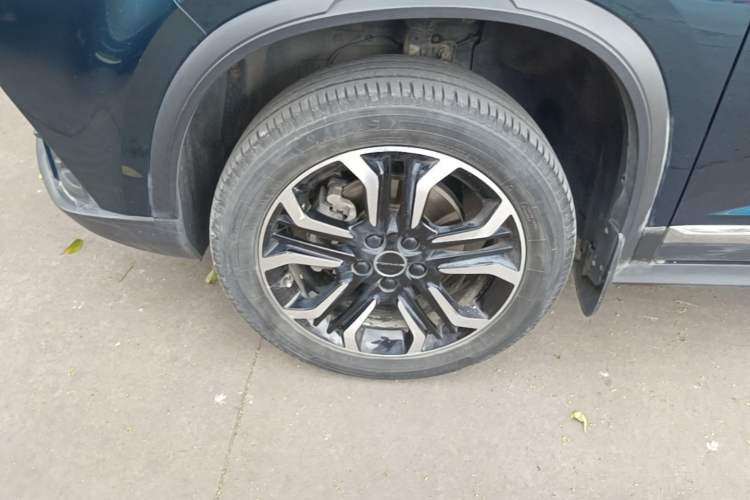 Used FORTHING T5 2022 Grand Edition 1.5T Automatic – Exclusive Seven-Seater for Key Accounts Left Front Wheel Hub