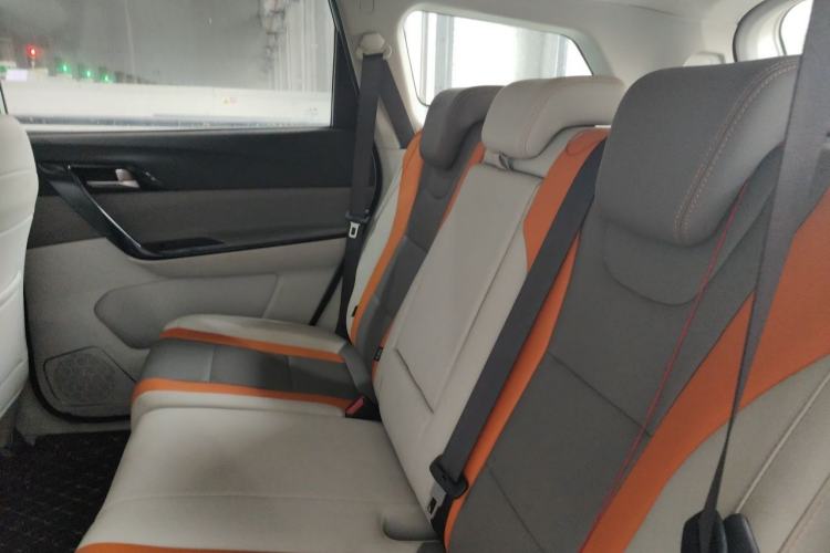 Used FORTHING T5 2022 Mach Edition 1.5T DCT Performance Model with Five Seats Left Rear Seat