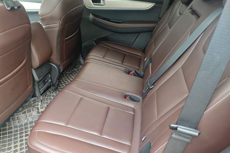 Used FORTHING T5 2022 Grand Edition 1.5T Automatic – Exclusive Seven-Seater for Key Accounts Left Rear Seat