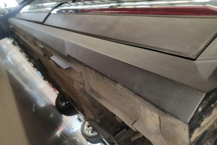 Used FORTHING T5 2022 Shengshi Version 1.5T Automatic - Yuanmeng Edition 5 Seats Left Side Sill