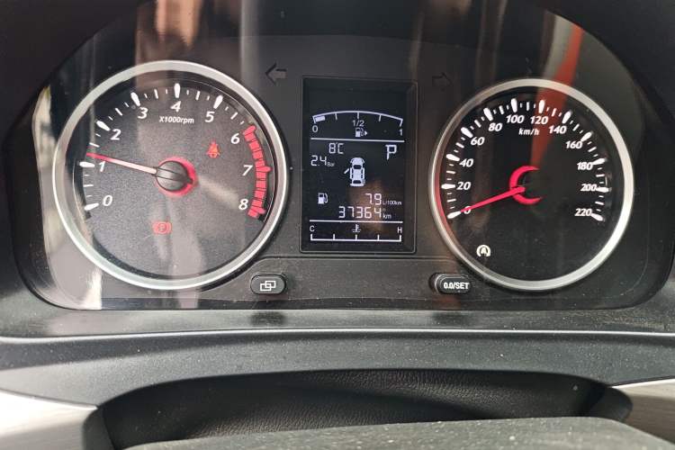 Used FORTHING T5 2022 Mach Edition 1.5T DCT High-Performance Five-Seater Odometer Close Up