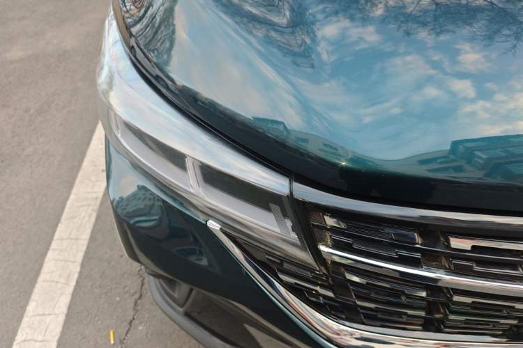 Used FORTHING T5 2022 Grand Edition 1.6L Manual Dream-Chasing Five-Seat Model Right Front Headlight